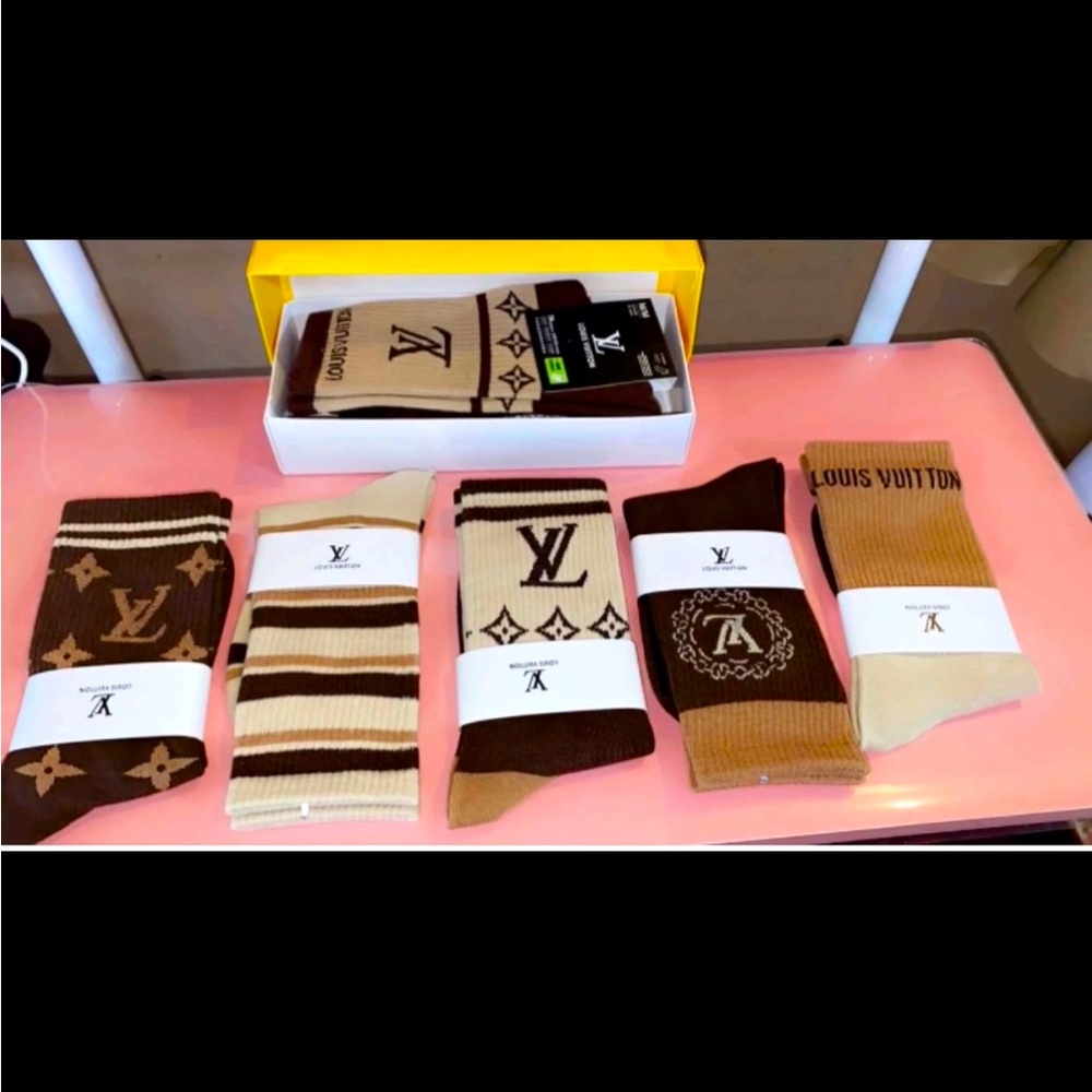 LV logo socks box set (5 pairs)